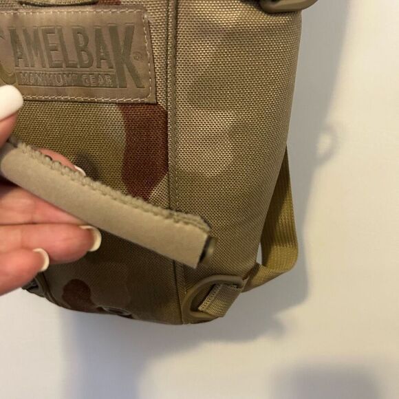 CamelBak Maximum Gear Tactical Backpack Desert Camo Hydration Pack Missing bite - Picture 3 of 8